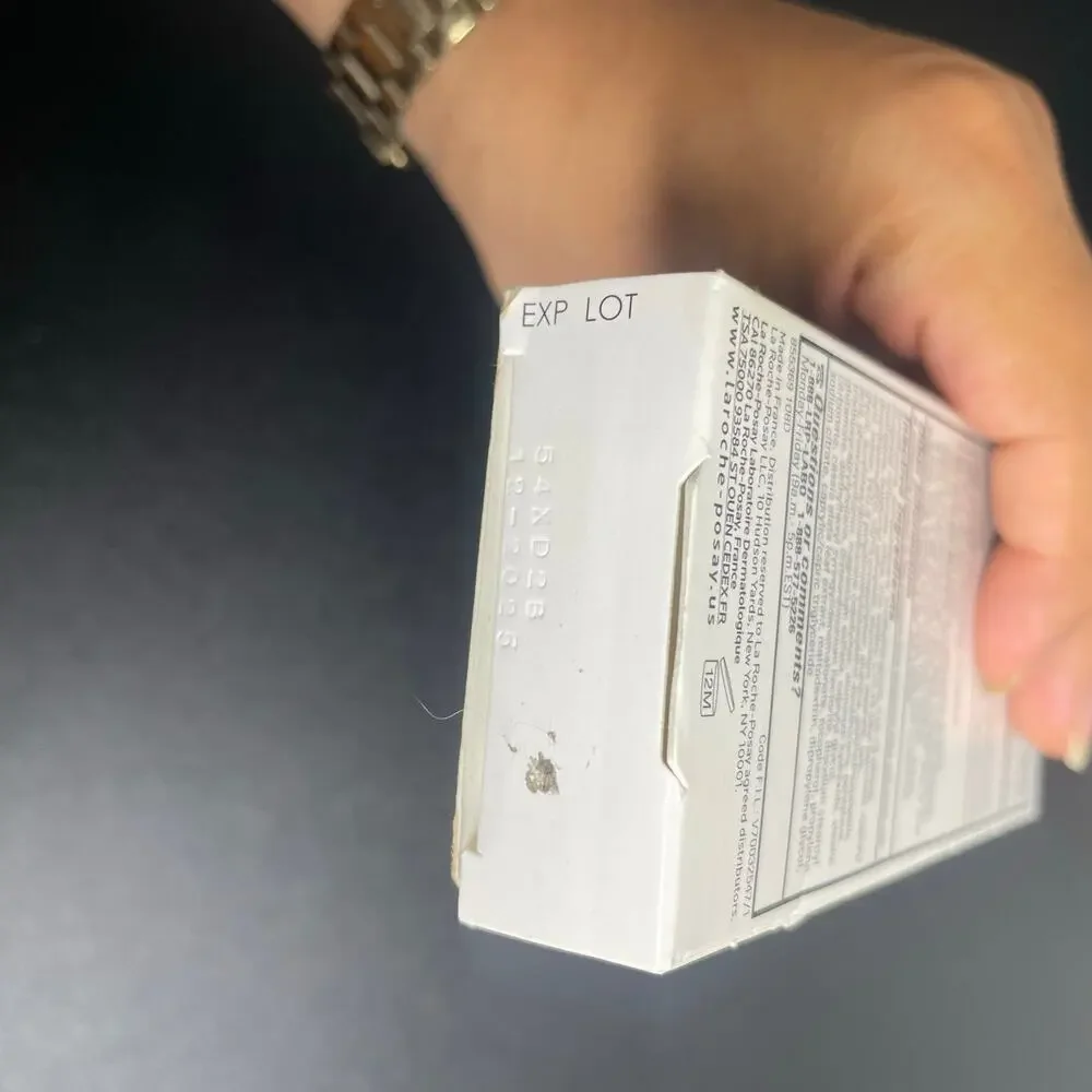 La Roche Posay Anthelios 40 Tinted Mineral Light-Fluid Sunscreen - Medium Deep - Picture 9 of 10